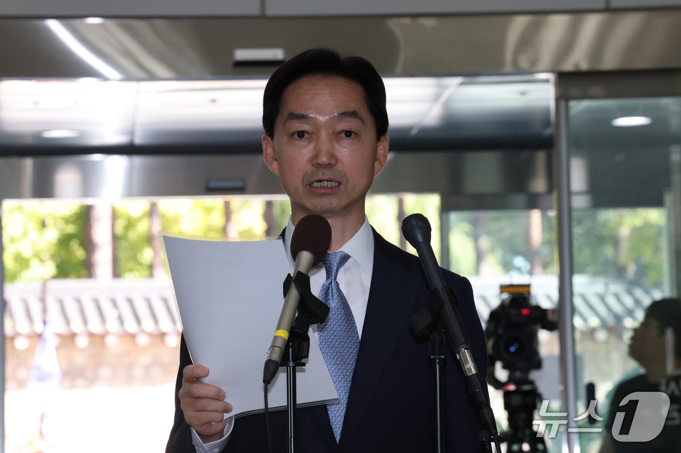 (서울=뉴스1) 이광호 기자 = 김지용 중대범죄수사청장 후보자가 중수청이 개청한 2일 오후 서울 종로구 창성동 정부서울청사 별관에서 입장 발표를 하고 있다.이날 이재명 대통령은 김 …
