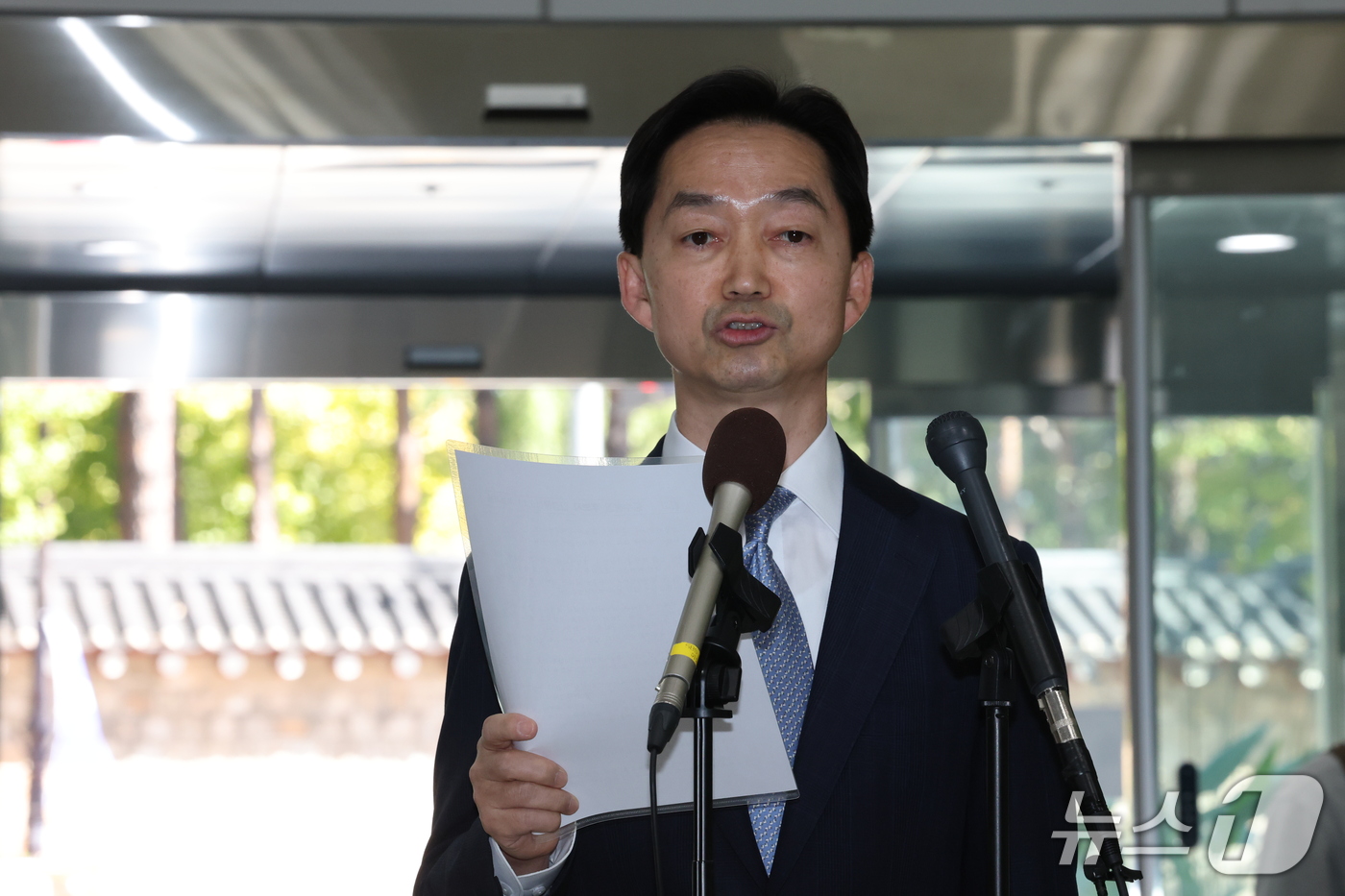 (서울=뉴스1) 이광호 기자 = 김지용 중대범죄수사청장 후보자가 중수청이 개청한 2일 오후 서울 종로구 창성동 정부서울청사 별관에서 입장 발표를 하고 있다.이날 이재명 대통령은 김 …