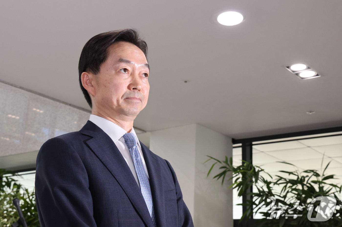 (서울=뉴스1) 이광호 기자 = 김지용 중대범죄수사청장 후보자가 중수청이 개청한 2일 오후 서울 종로구 창성동 정부서울청사 별관에서 입장 발표를 마친뒤 인사청문준비단 사무실로 향하 …