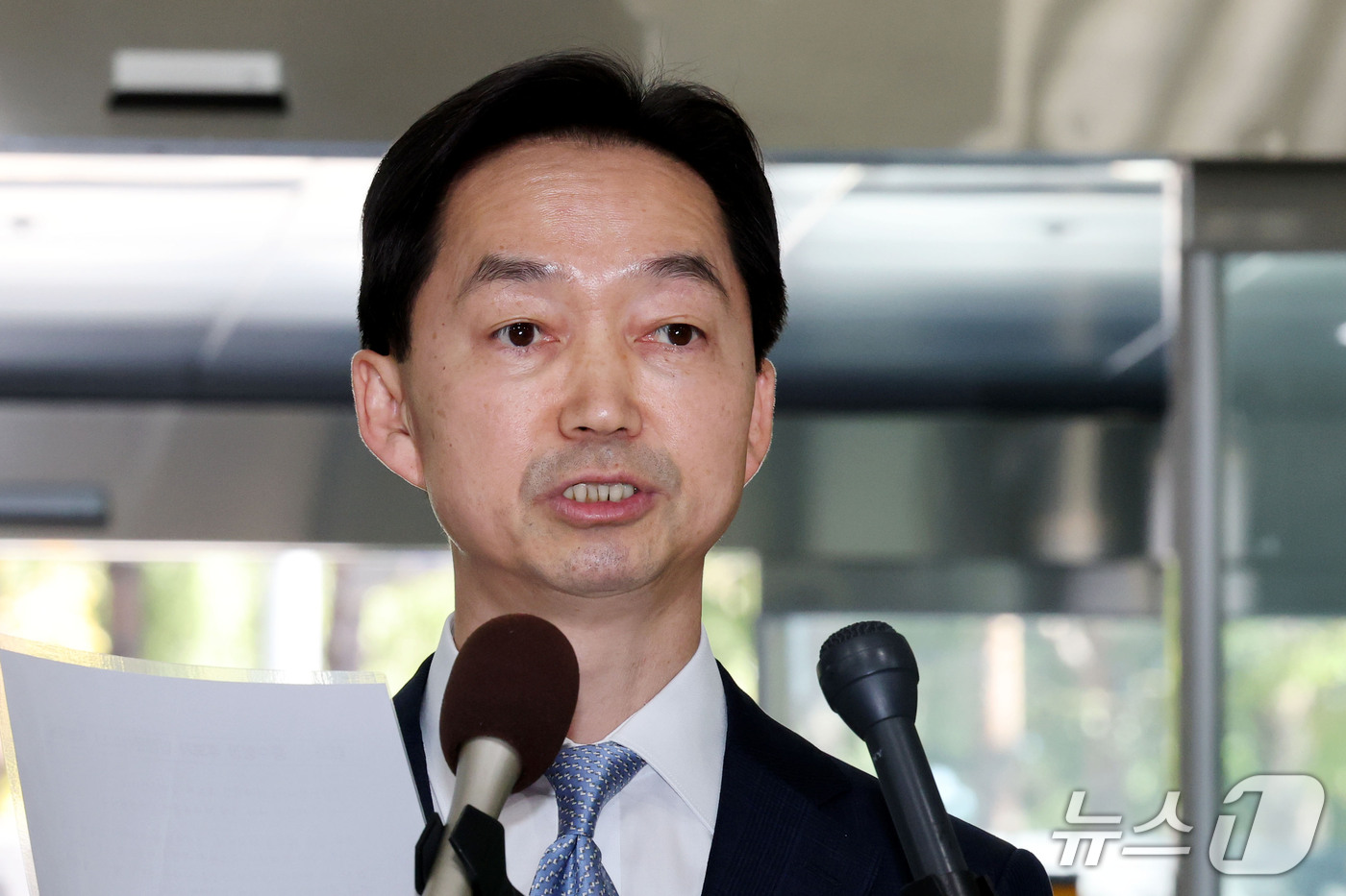 (서울=뉴스1) 이광호 기자 = 김지용 중대범죄수사청장 후보자가 중수청이 개청한 2일 오후 서울 종로구 창성동 정부서울청사 별관에서 입장 발표를 하고 있다. 2026.10.2/뉴스 …