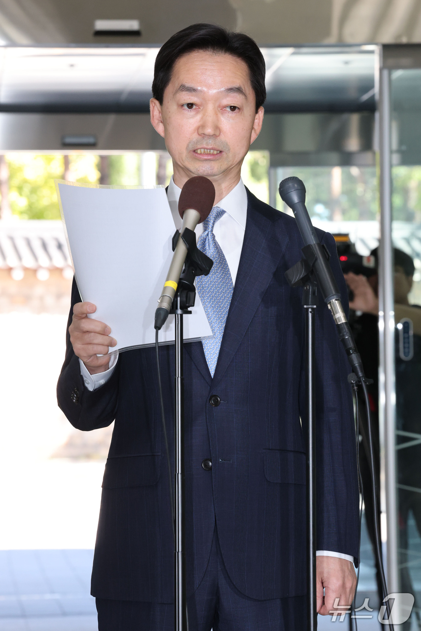 (서울=뉴스1) 이광호 기자 = 김지용 중대범죄수사청장 후보자가 중수청이 개청한 2일 오후 서울 종로구 창성동 정부서울청사 별관에서 입장 발표를 하고 있다. 2026.10.2/뉴스 …