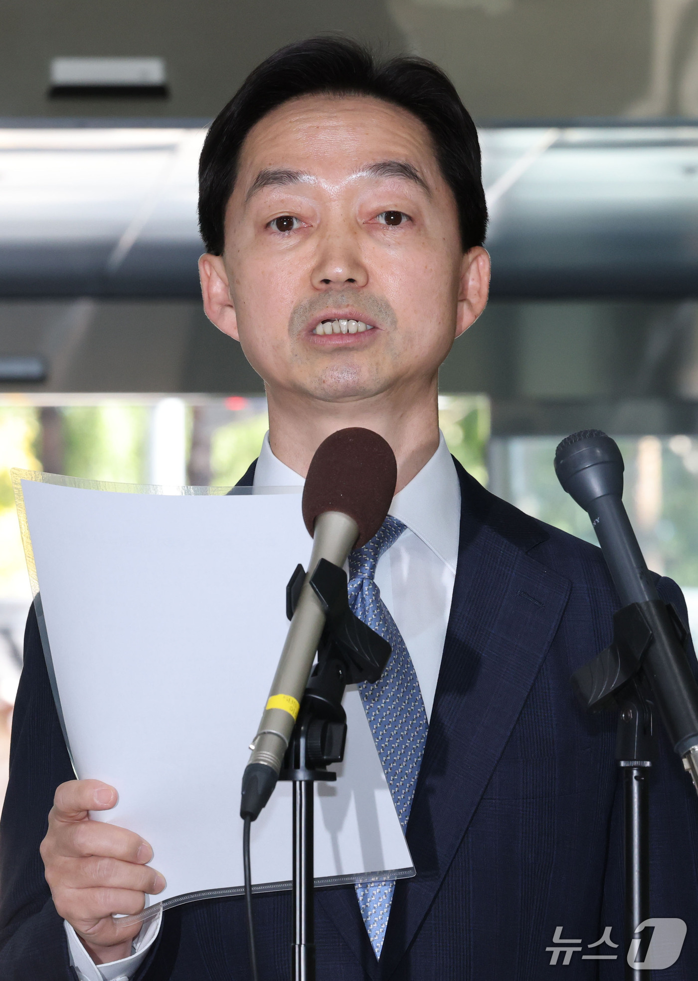 (서울=뉴스1) 이광호 기자 = 김지용 중대범죄수사청장 후보자가 중수청이 개청한 2일 오후 서울 종로구 창성동 정부서울청사 별관에서 입장 발표를 하고 있다. 2026.10.2/뉴스 …