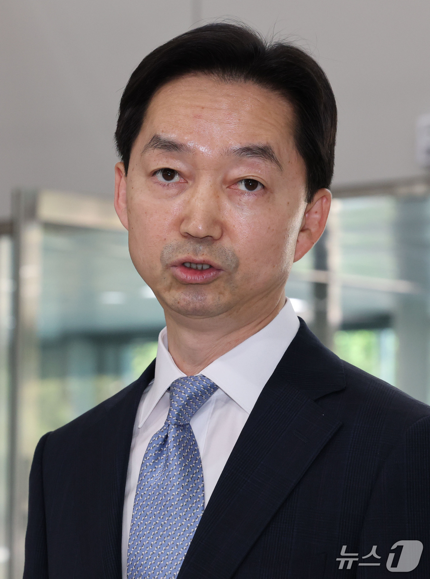 (서울=뉴스1) 이광호 기자 = 김지용 중대범죄수사청장 후보자가 중수청이 개청한 2일 오후 서울 종로구 창성동 정부서울청사 별관에서 입장 발표를 하고 있다. 2026.10.2/뉴스 …