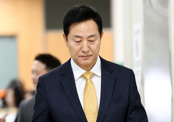 특검, '여론조사비 대납 의혹' 오세훈 2심도 징역 1년 6개월 구형