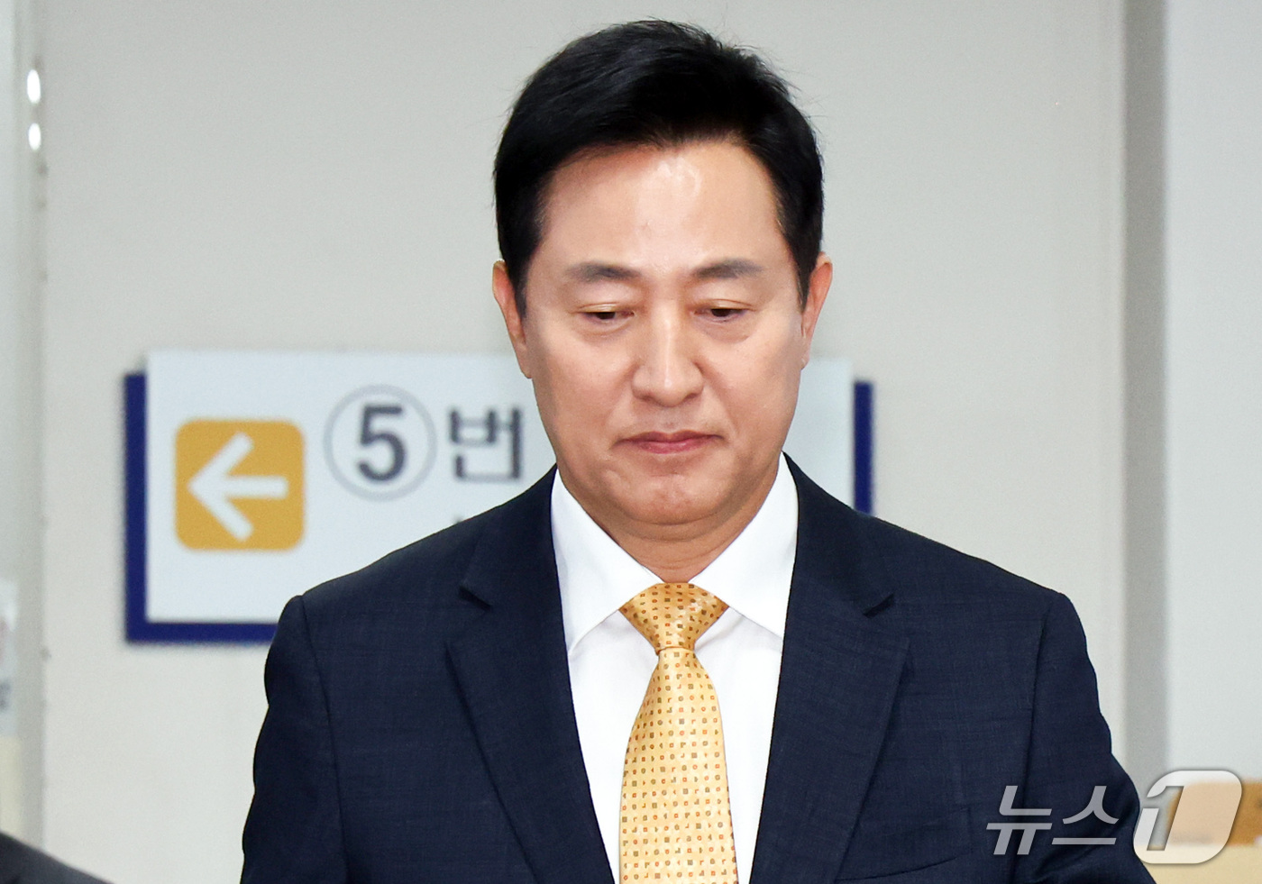 (서울=뉴스1) 최지환 기자 = 명태균 여론조사비 대납 의혹을 받는 오세훈 서울시장이 2일 오후 서울 서초구 고등법원에서 열린 정치자금법 위반 혐의 항소심 결심 공판에 출석하고 있 …