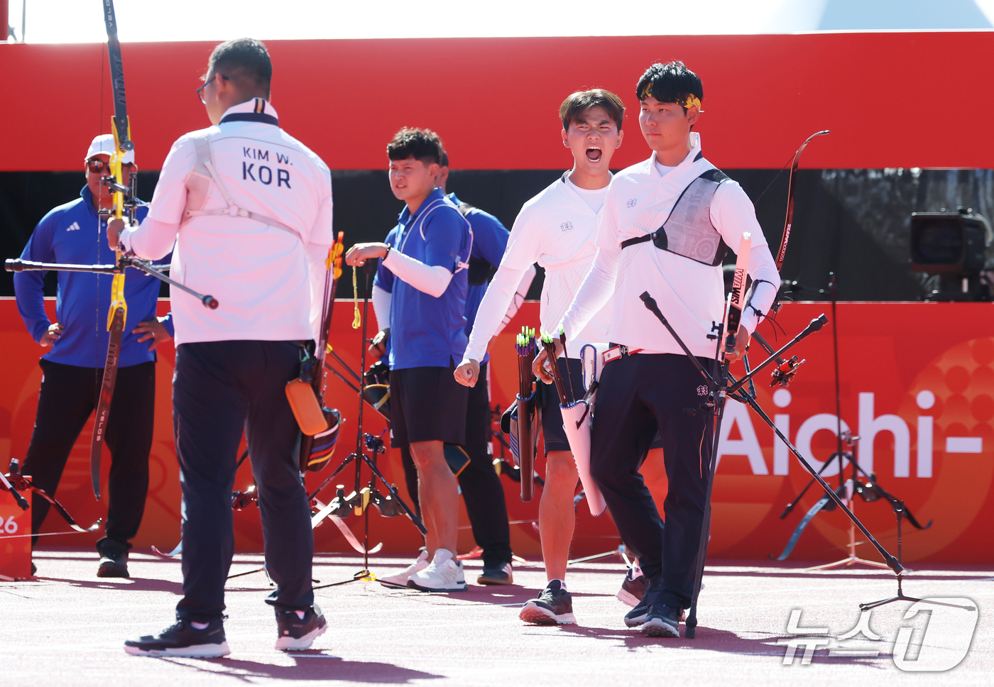(오카자키=뉴스1) 김민지 기자 = 대한민국 김우진, 이우석, 김제덕이 2일 일본 오카자키 중앙종합공원 다목적광장에서 열린 2026 아이치·나고야 아시안게임 양궁 리커브 남자 단체 …