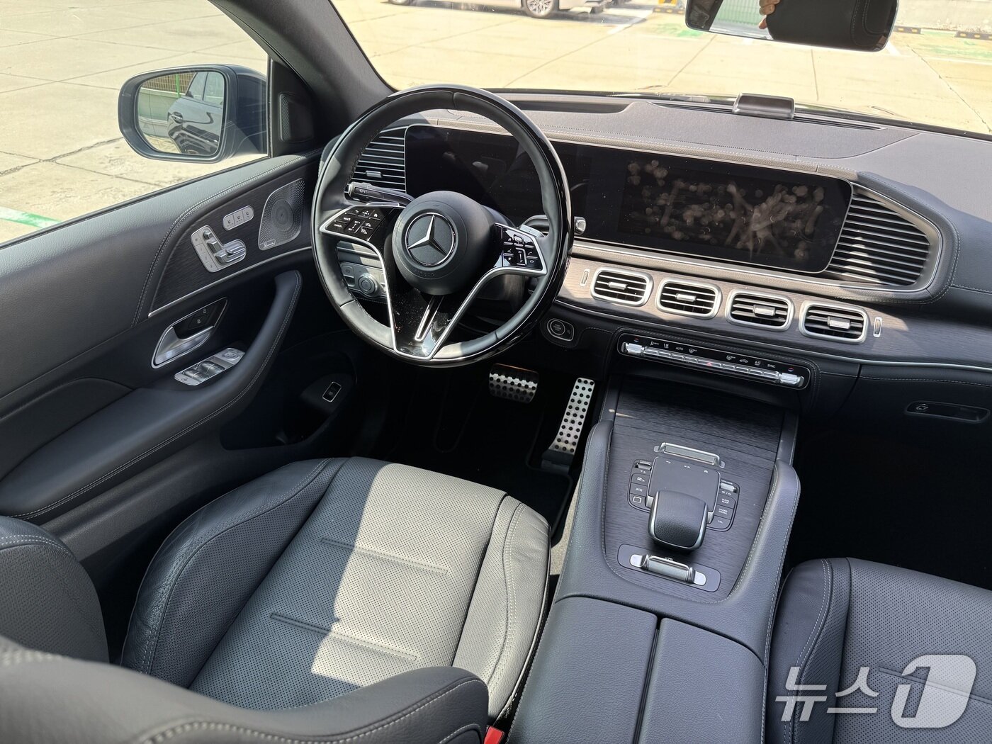 본문 이미지 - 메르세데스-벤츠 GLE 450 4MATIC 쿠페 내부 ⓒ 뉴스1 박종홍 기자