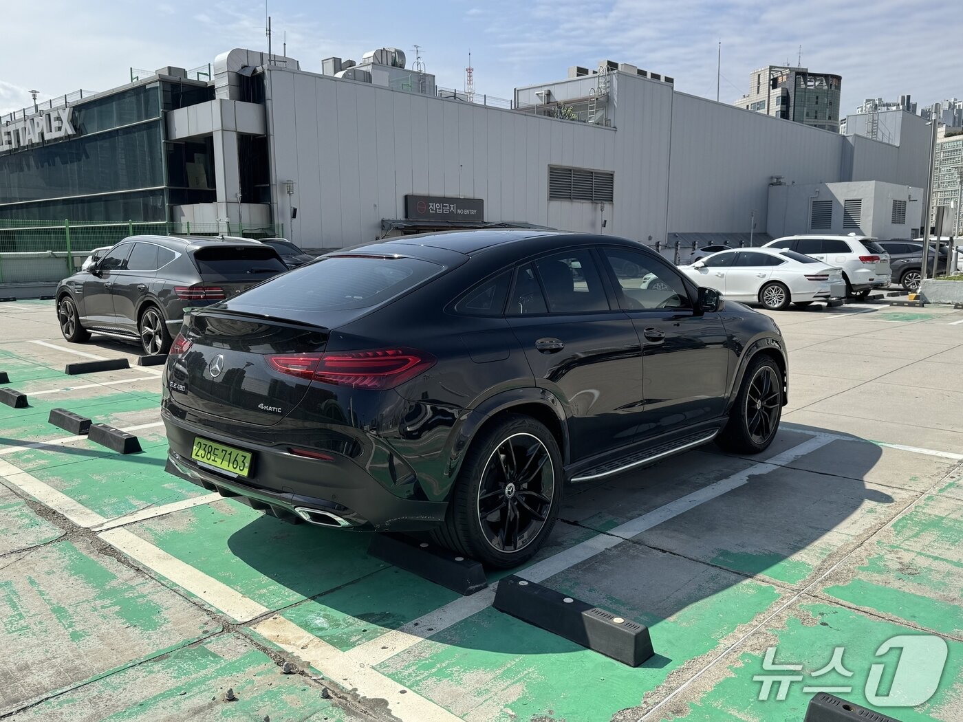 본문 이미지 - 메르세데스-벤츠 GLE 450 4MATIC 쿠페 ⓒ 뉴스1 박종홍 기자