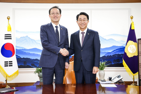 조 의장 "부동산 대책, 충분한 성과 못내"…이형일 "체감 성과에 전력"