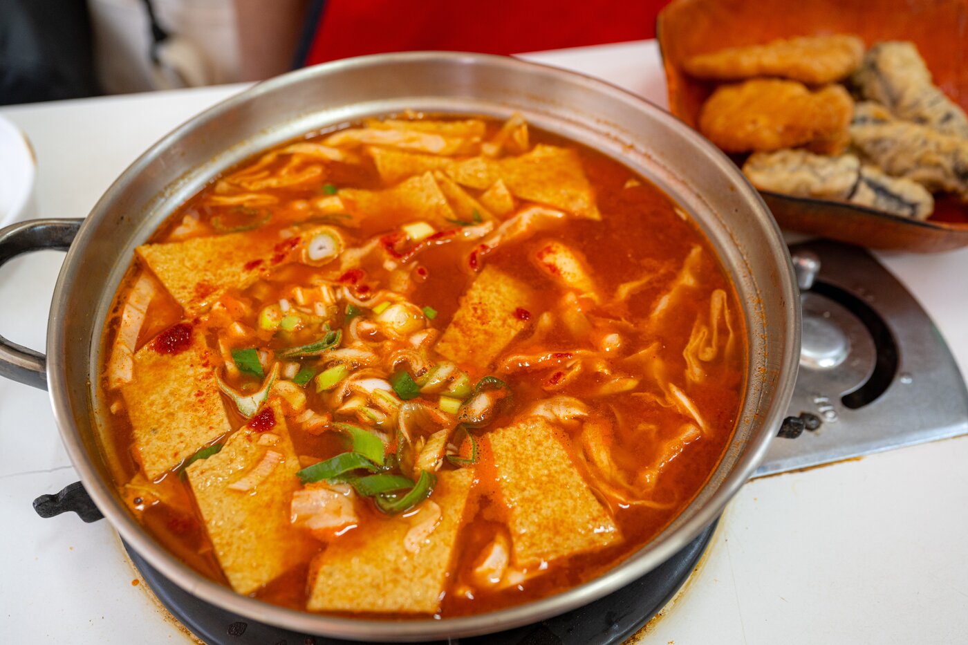 본문 이미지 - '단짠' 국물에 은은한 매콤함이 감도는 떡볶이(서울관광재단 제공)