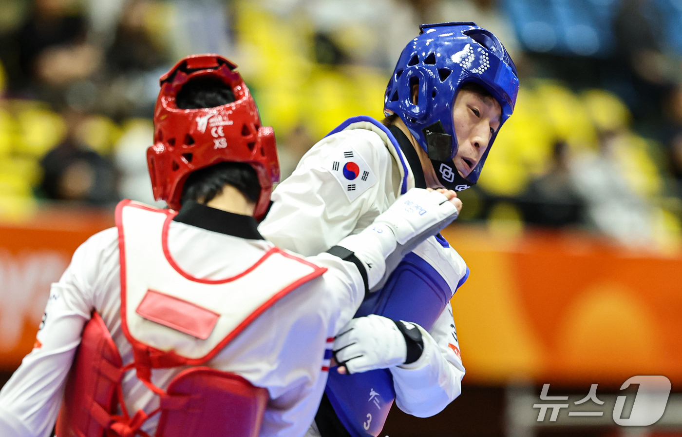 (도요하시=뉴스1) 김도우 기자 = 대한민국 안향식이 2일 일본 도요하시 체육관에서 열린 2026 아이치·나고야 아시안게임 태권도 겨루기 남자 -58kg급 16강에서 태국 시라위 …