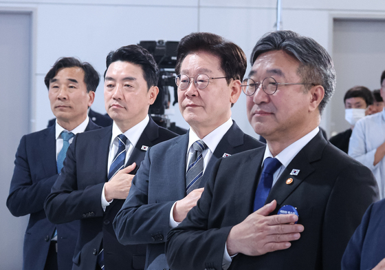 국민의례 하는 이재명 대통령
