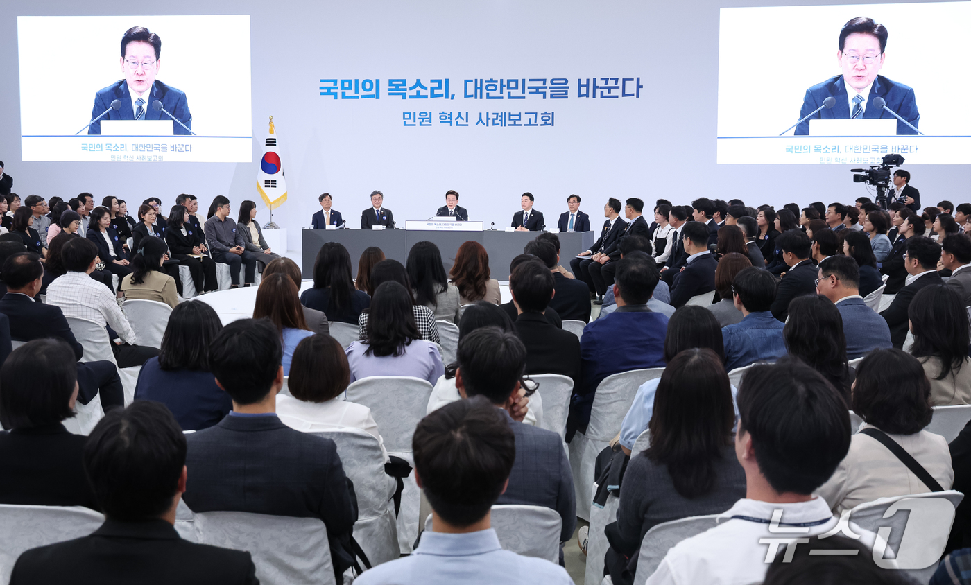 (세종=뉴스1) 이재명 기자 = 이재명 대통령이 2일 세종에서 열린 민원 혁신 사례보고회에서 발언을 하고 있다. (청와대통신사진기자단) 2026.10.2/뉴스1