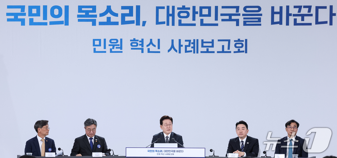 (세종=뉴스1) 이재명 기자 = 이재명 대통령이 2일 세종에서 열린 민원 혁신 사례보고회에서 발언을 하고 있다. (청와대통신사진기자단) 2026.10.2/뉴스1