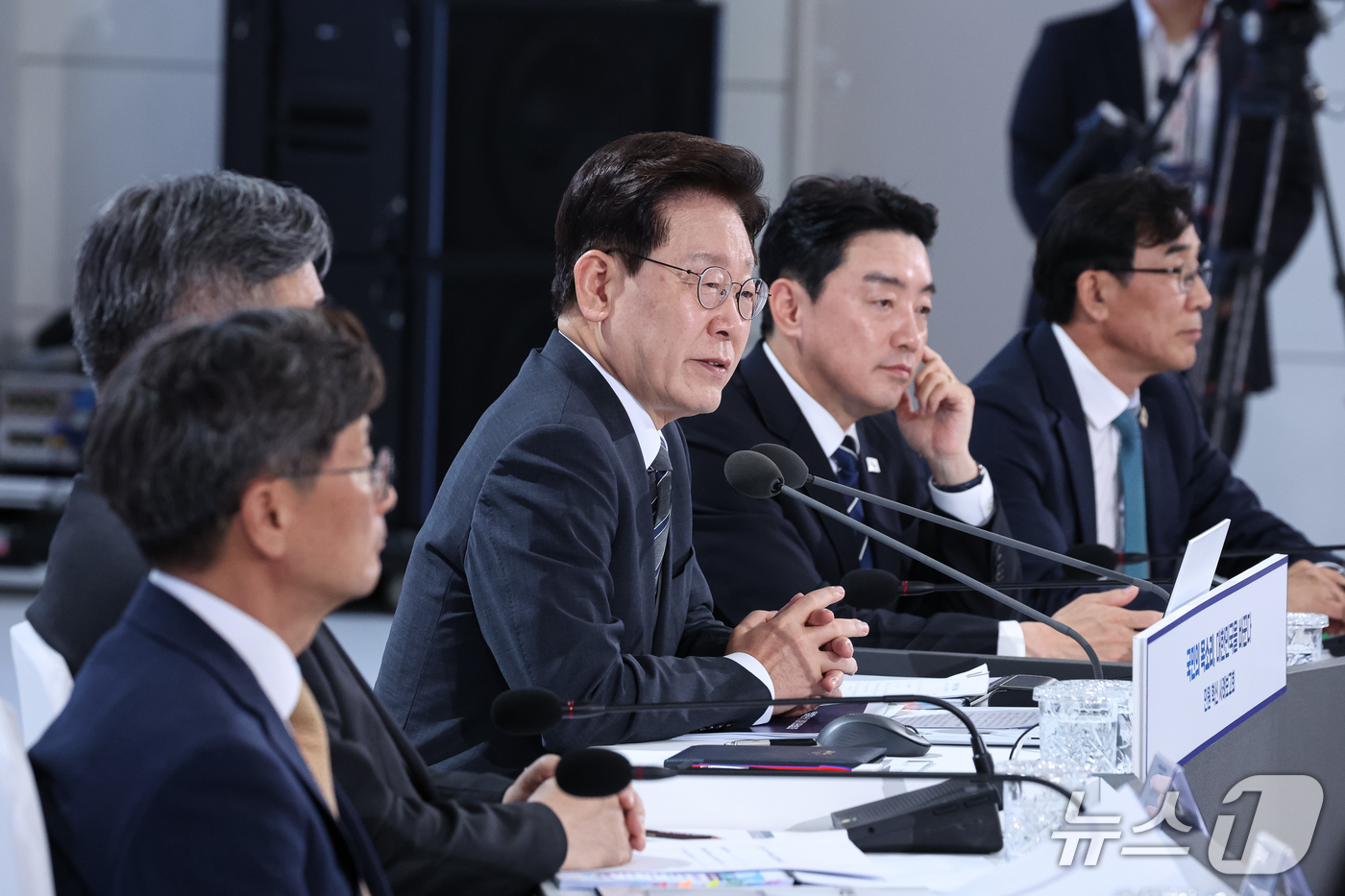 (세종=뉴스1) 이재명 기자 = 이재명 대통령이 2일 세종에서 열린 민원 혁신 사례보고회에서 발언을 하고 있다. (청와대통신사진기자단) 2026.10.2/뉴스1