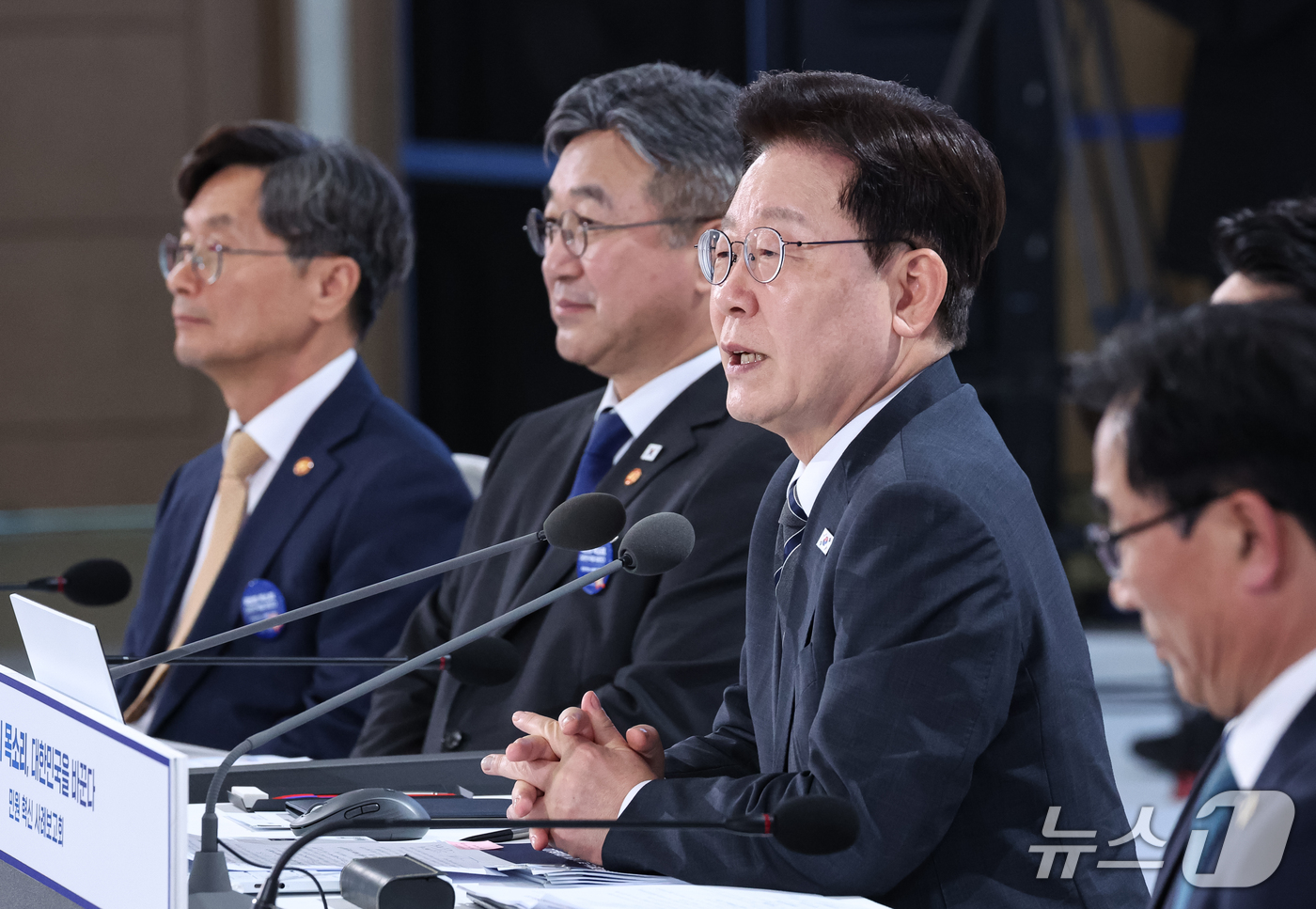 (세종=뉴스1) 이재명 기자 = 이재명 대통령이 2일 세종에서 열린 민원 혁신 사례보고회에서 발언을 하고 있다. (청와대통신사진기자단) 2026.10.2/뉴스1