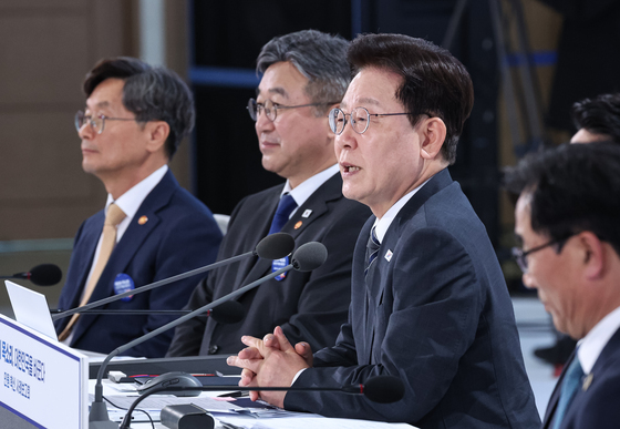 민원 혁신 사례보고회 참석한 이재명 대통령