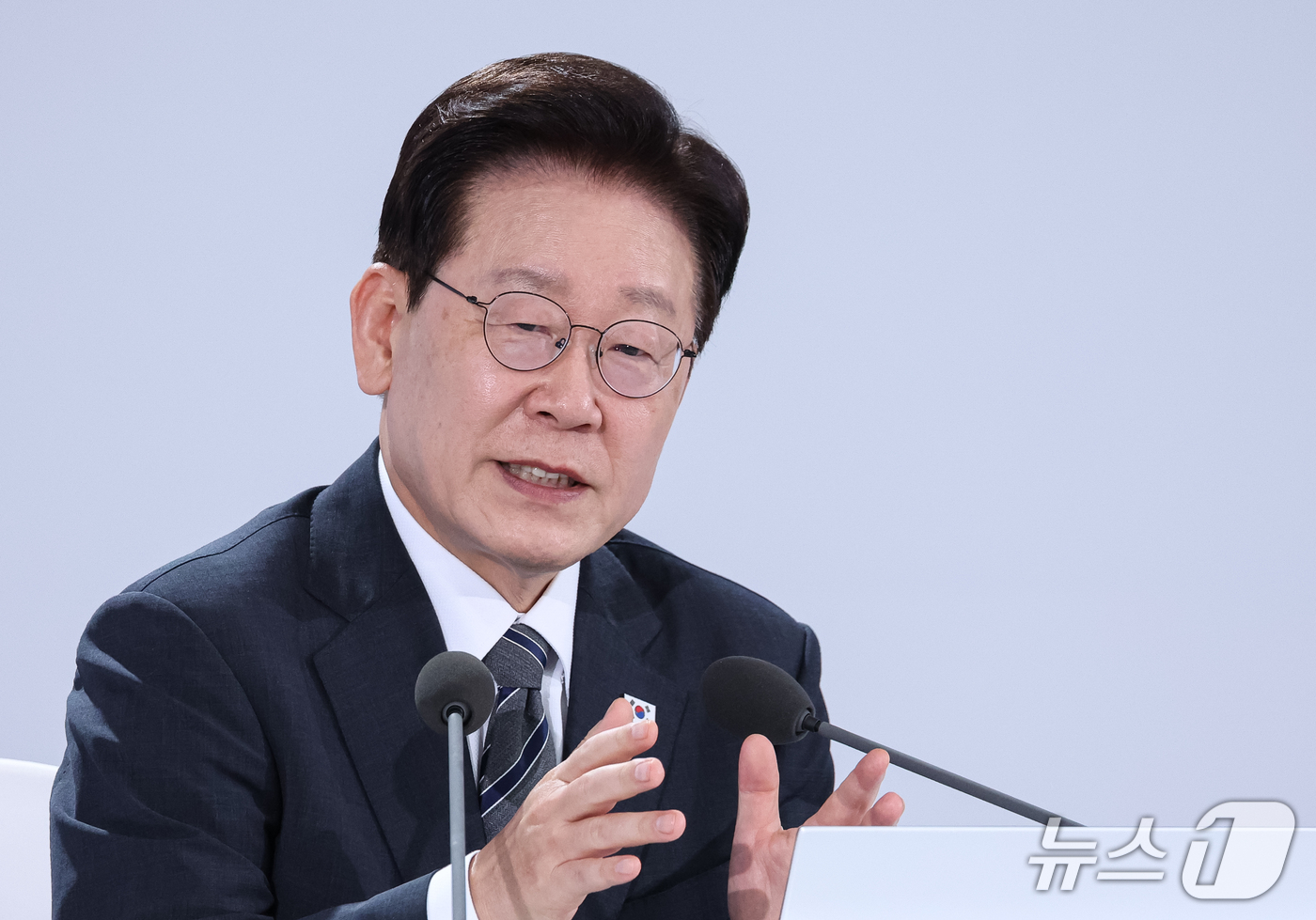 (세종=뉴스1) 이재명 기자 = 이재명 대통령이 2일 세종에서 열린 민원 혁신 사례보고회에서 발언을 하고 있다. (청와대통신사진기자단) 2026.10.2/뉴스1