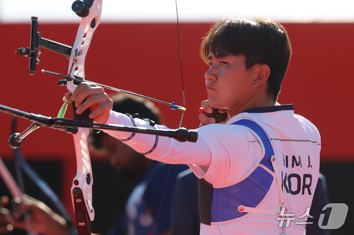 (오카자키=뉴스1) 김민지 기자 = 대한민국 김제덕이 2일 일본 오카자키 중앙종합공원 다목적광장에서 열린 2026 아이치·나고야 아시안게임 양궁 리커브 남자 단체전 결승 대한민국과 …