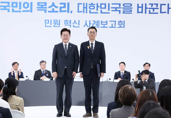 이재명 대통령, 민원해결·제도혁신 우수공무원 포상