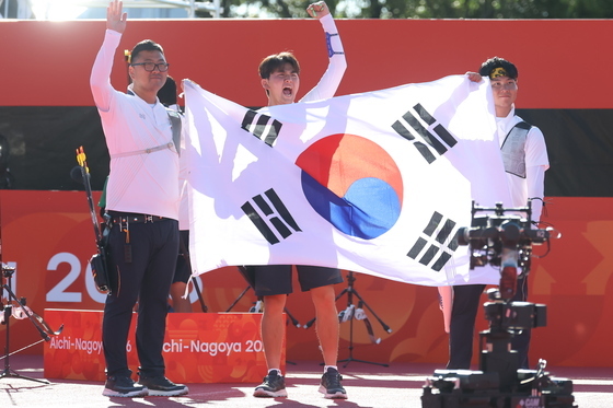 '세계 최강' 남자 양궁, 대회 2연패
