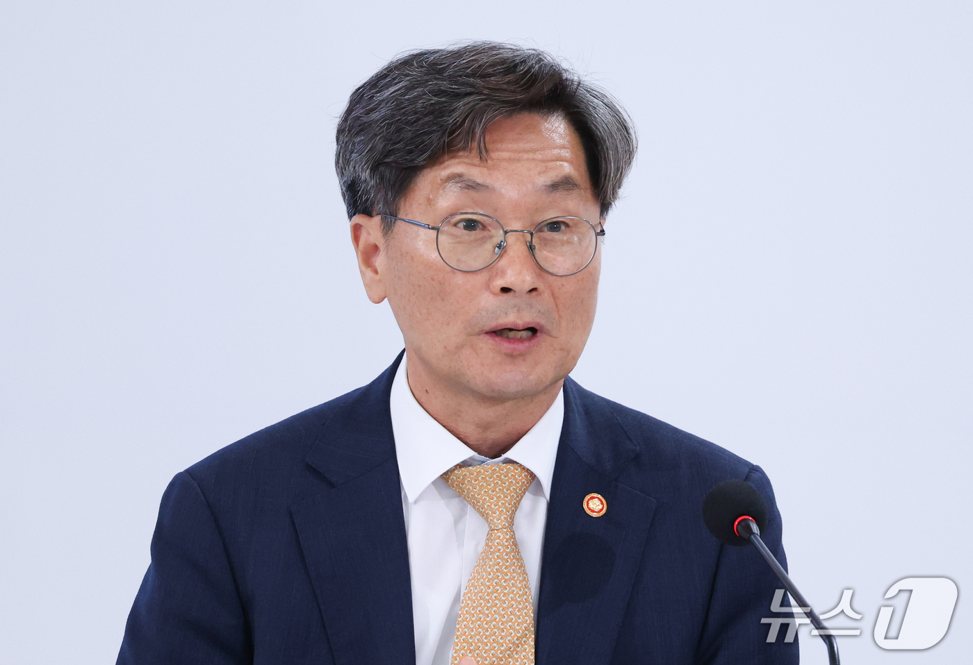 (세종=뉴스1) 이재명 기자 = 정열연 국민권익위원장이 2일 세종에서 열린 민원 혁신 사례보고회에서 민원 해결 노력·사례를 보고하고 있다. (청와대통신사진기자단) 2026.10.2 …