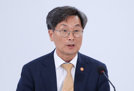 민원 해결 노력·사례 보고하는 정일연 위원장