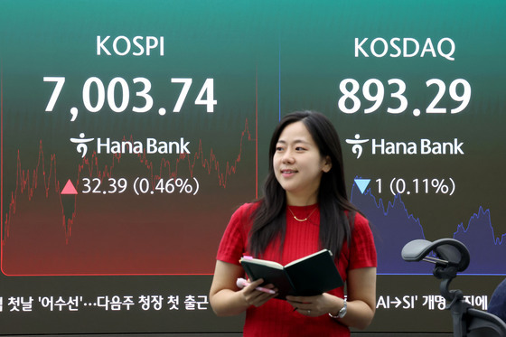 코스피, 7000선 돌파 마감