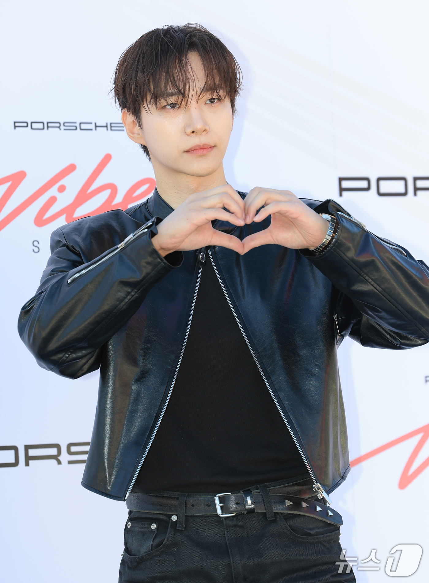 (서울=뉴스1) 권현진 기자 = 배우 이준호가 2일 서울 마포구 문화비축기지에서 열린 ‘2026 포르쉐 바이브 서울 프리뷰’ 포토콜 행사에 참석해 포즈를 취하고 있다. 2026.1 …