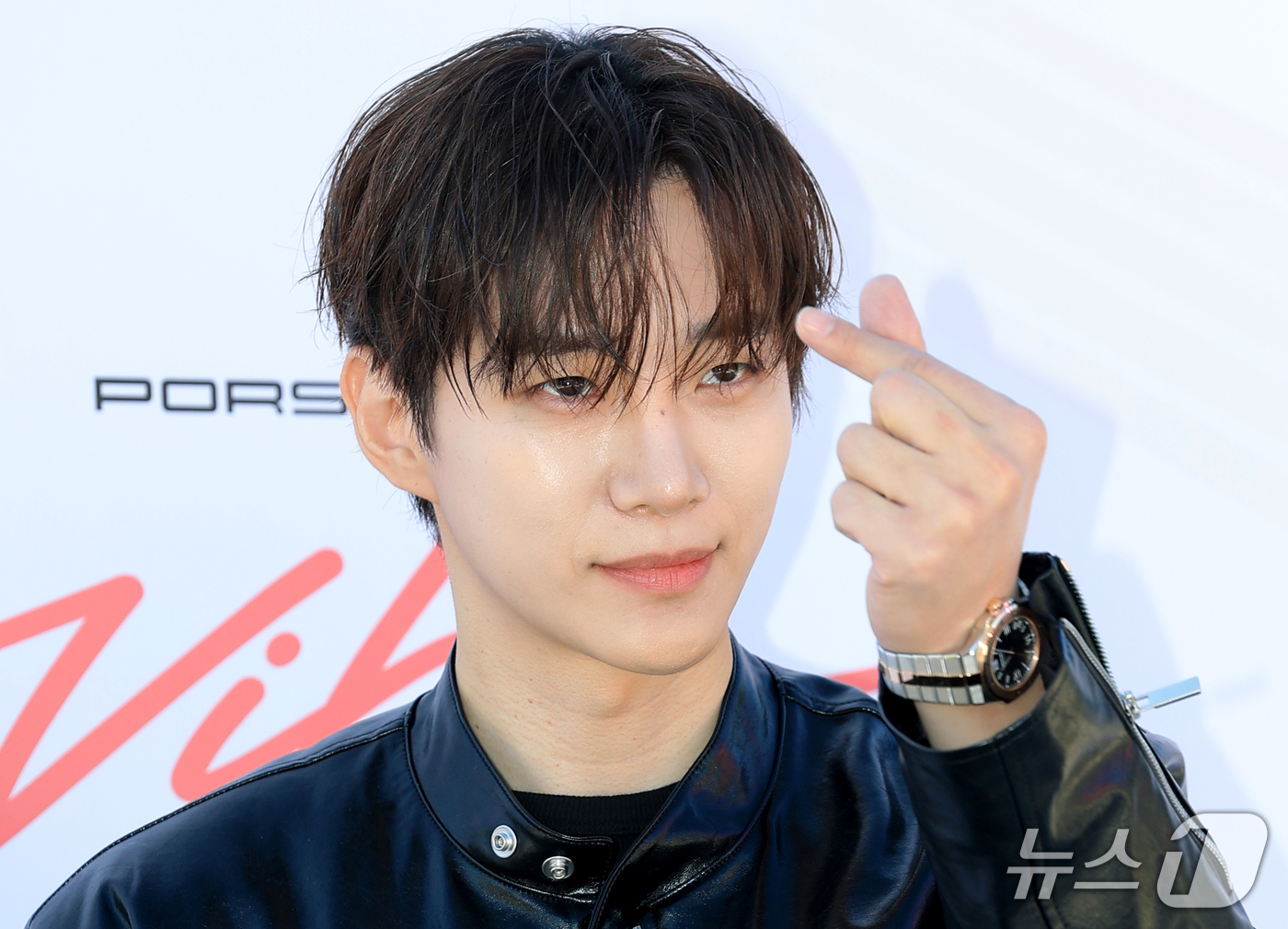 (서울=뉴스1) 권현진 기자 = 배우 이준호가 2일 서울 마포구 문화비축기지에서 열린 ‘2026 포르쉐 바이브 서울 프리뷰’ 포토콜 행사에 참석해 포즈를 취하고 있다. 2026.1 …