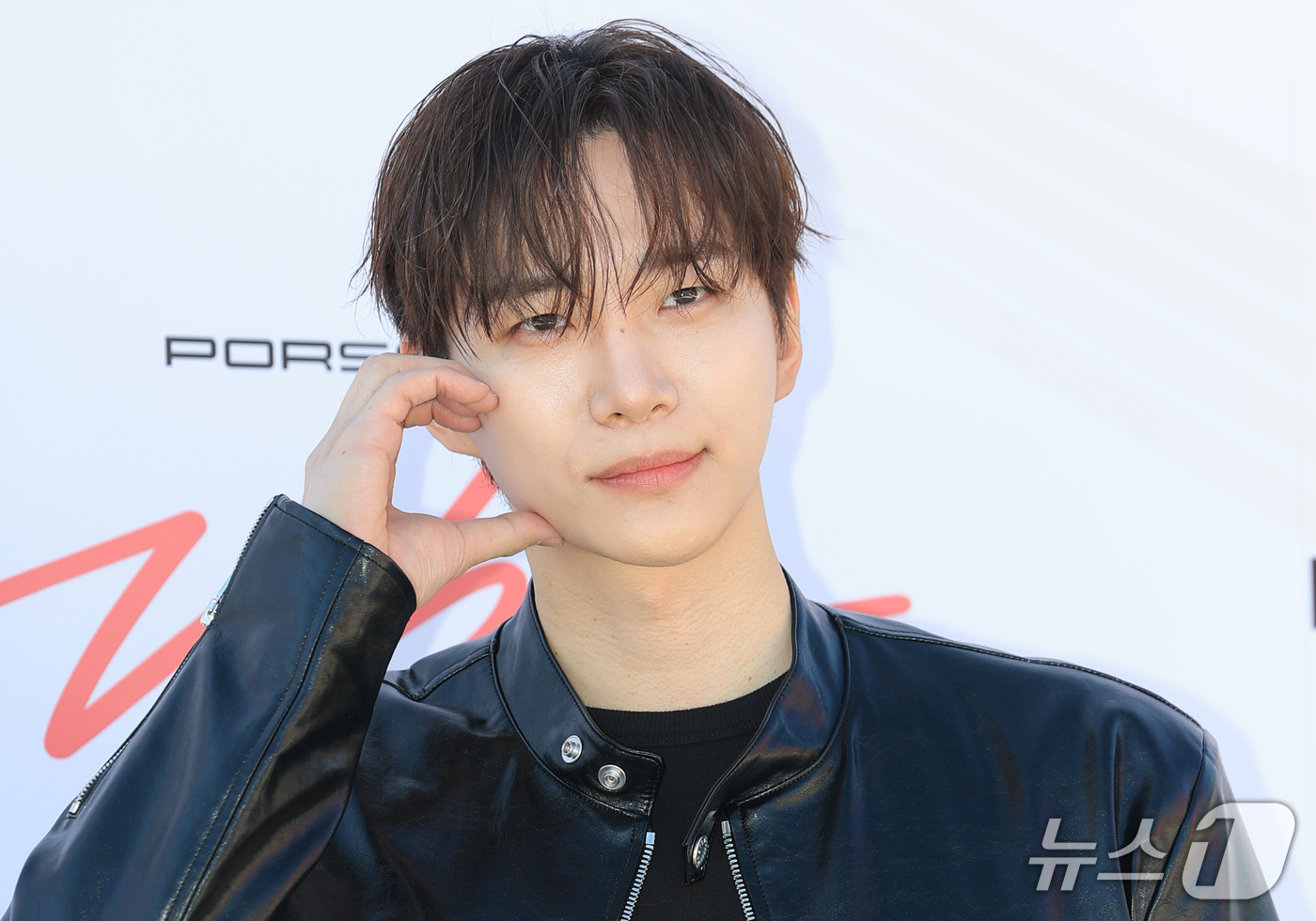 (서울=뉴스1) 권현진 기자 = 배우 이준호가 2일 서울 마포구 문화비축기지에서 열린 ‘2026 포르쉐 바이브 서울 프리뷰’ 포토콜 행사에 참석해 포즈를 취하고 있다. 2026.1 …