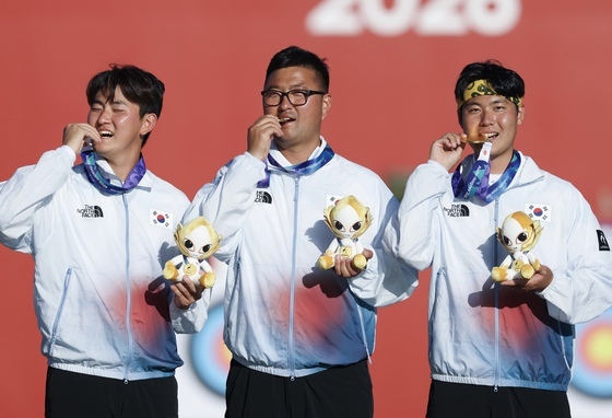 흔들린 한국 양궁, 男 단체가 자존심 지켰다…2연패·통산 10번째 金(종합)[AG]