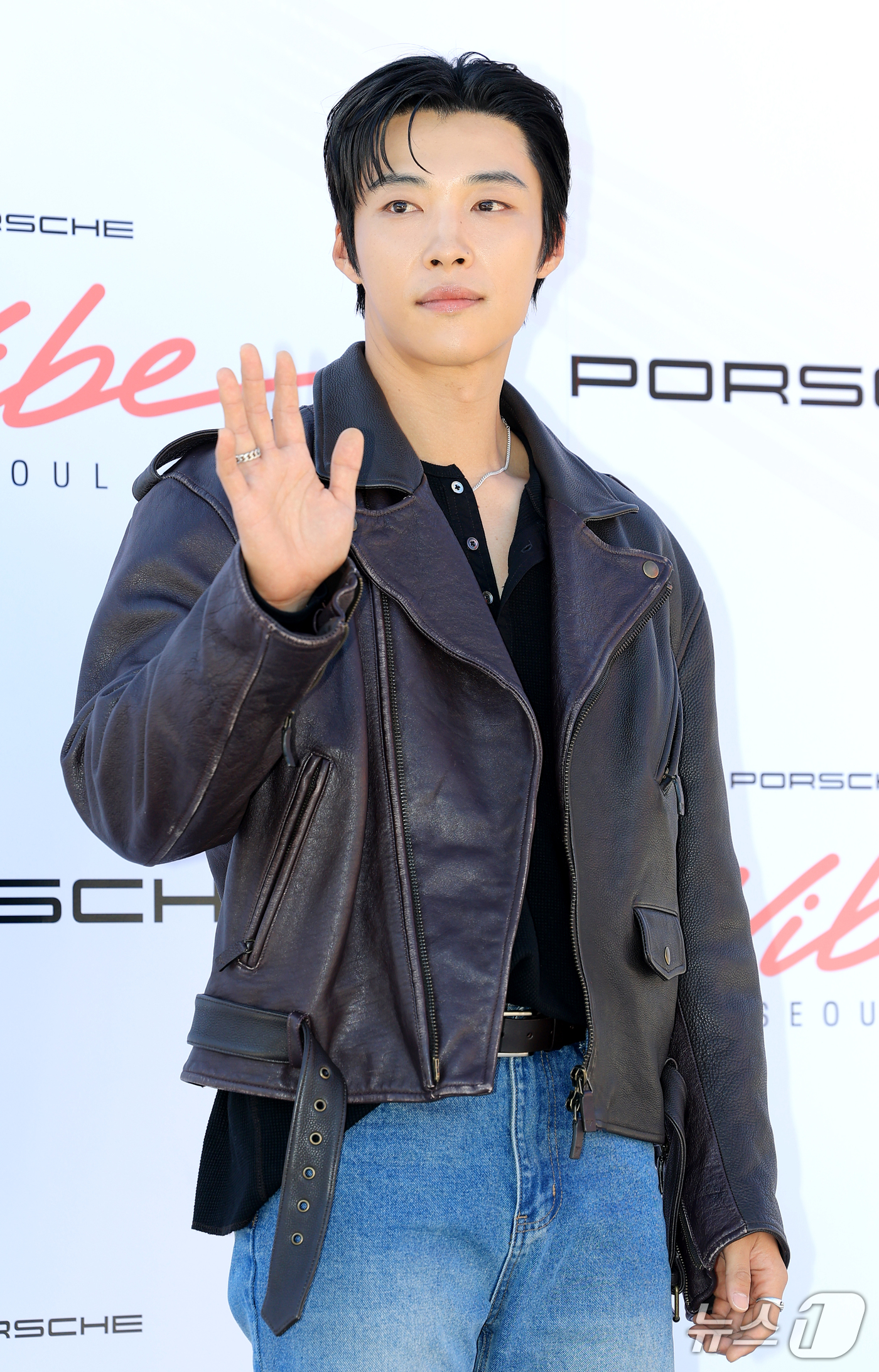 (서울=뉴스1) 권현진 기자 = 배우 우도환이 2일 서울 마포구 문화비축기지에서 열린 ‘2026 포르쉐 바이브 서울 프리뷰’ 포토콜 행사에 참석해 포즈를 취하고 있다. 2026.1 …