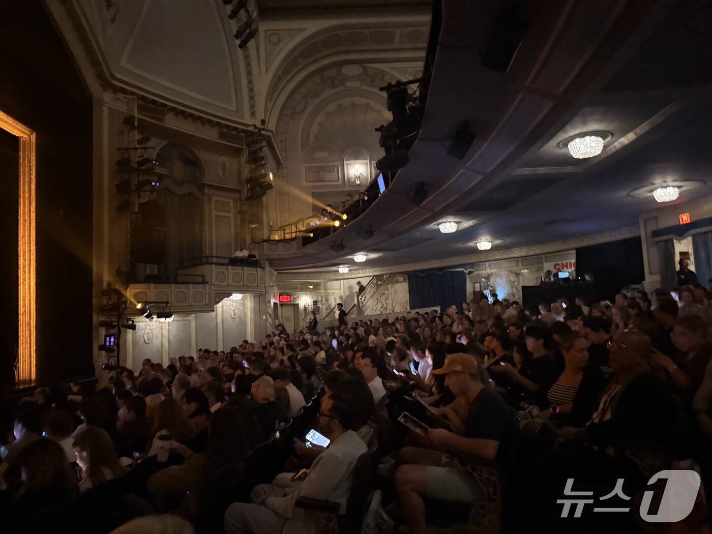 본문 이미지 - 관람석이 가득찬 뮤지컬 시카고 공연장ⓒ 뉴스1 윤슬빈 관광전문기자