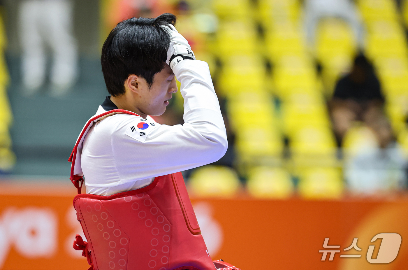 (도요하시=뉴스1) 김도우 기자 = 대한민국 강재권이 2일 일본 도요하시 체육관에서 열린 2026 아이치·나고야 아시안게임 태권도 겨루기 남자-80kg급 8강에서 대만 홍준이와 패 …