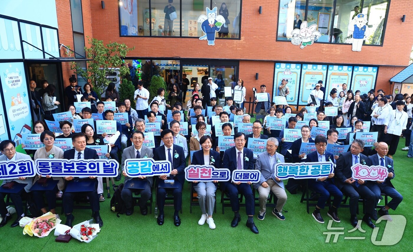 본문 이미지 - 제2회 동물보호의 날 기념 '오늘은 1004' 팝업스토어가 2일 개막했다(농림축산식품부 제공). ⓒ 뉴스1