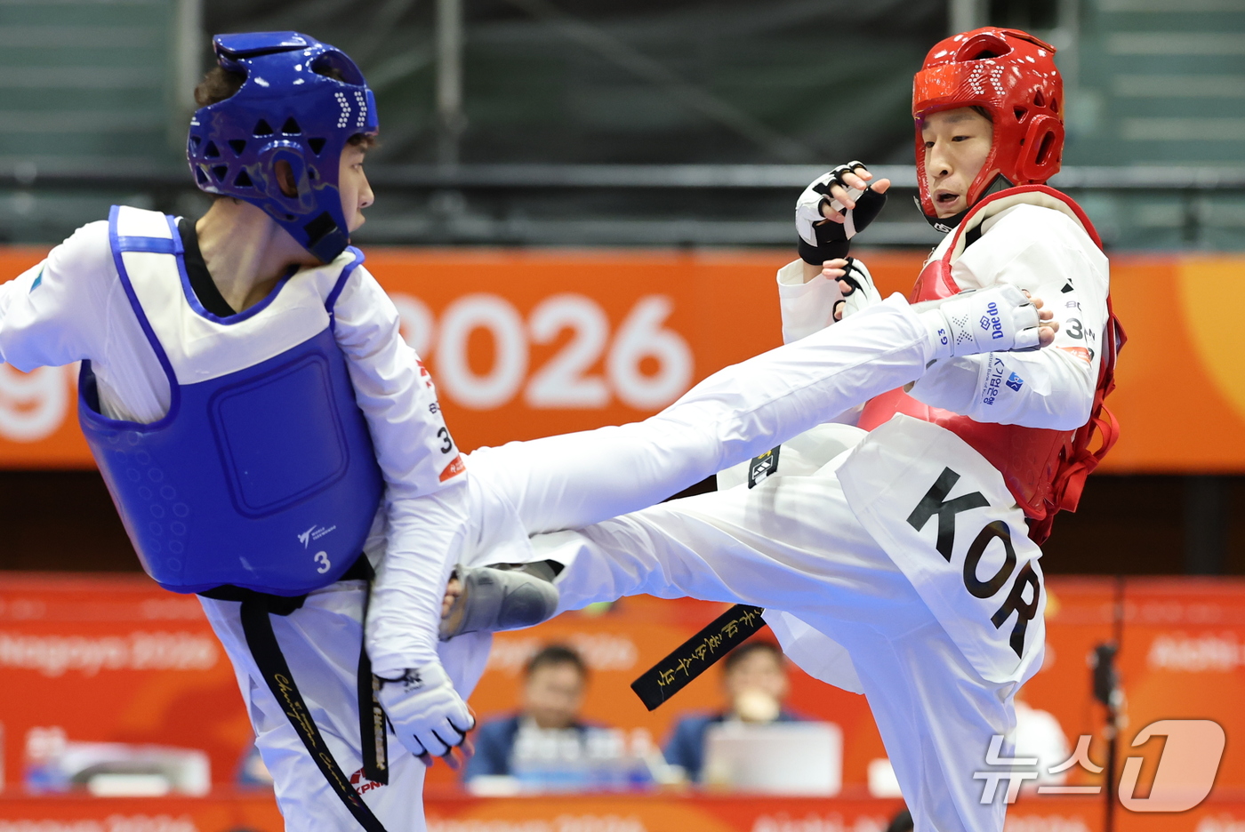 (도요하시=뉴스1) 김도우 기자 = 대한민국 안향식이 2일 일본 도요하시 체육관에서 열린 2026 아이치·나고야 아시안게임 태권도 겨루기 남자 -58kg급 준결승 카자흐스탄 타미를 …