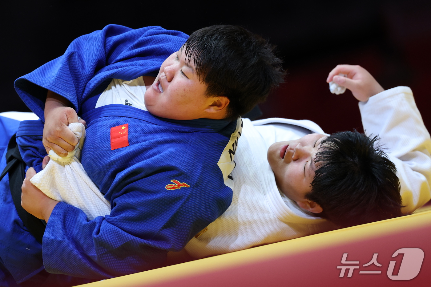 (나고야=뉴스1) 안은나 기자 = 대한민국 이현지가 2일 일본 아이치 인터내셔널 아레나에서 열린 2026 아이치·나고야 아시안게임 유도 여자 78kg 초과급 중국 뉴신란과의 결승전 …