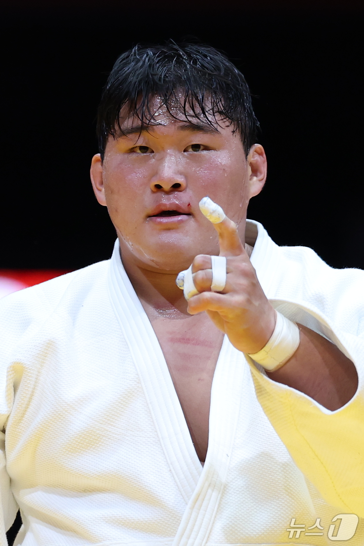 (나고야=뉴스1) 안은나 기자 = 대한민국 김민종이 2일 일본 아이치 인터내셔널 아레나에서 열린 2026 아이치·나고야 아시안게임 유도 남자 100kg 초과급 랍에미리트 마고메도라 …