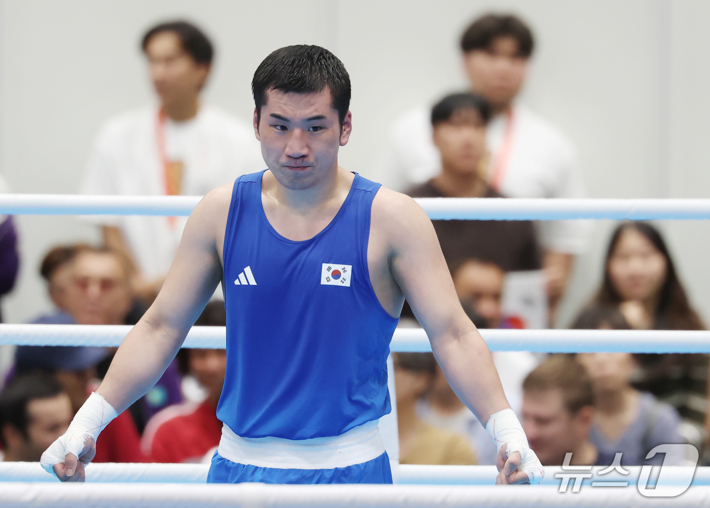 (니시오=뉴스1) 김민지 기자 = 대한민국 김민성이 2일 일본 아이치현 니시오의 니시오 체육관에서 열린 2026 아이치·나고야 아시안게임 복싱 남자 80kg 인도 안쿠쉬와의 결승전 …