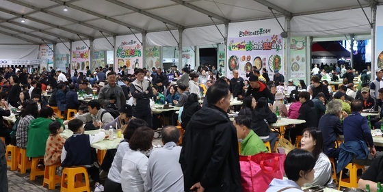 제14회 완주와일드&로컬푸드축제 찾은 방문객들