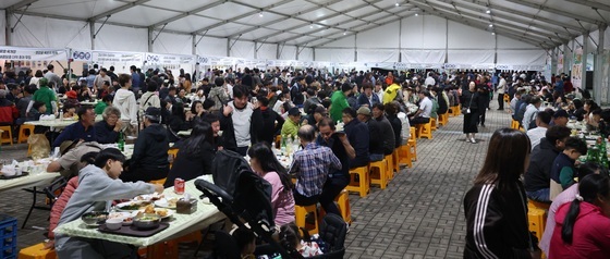 방문객들로 북적이는 제14회 완주와일드&로컬푸드축제