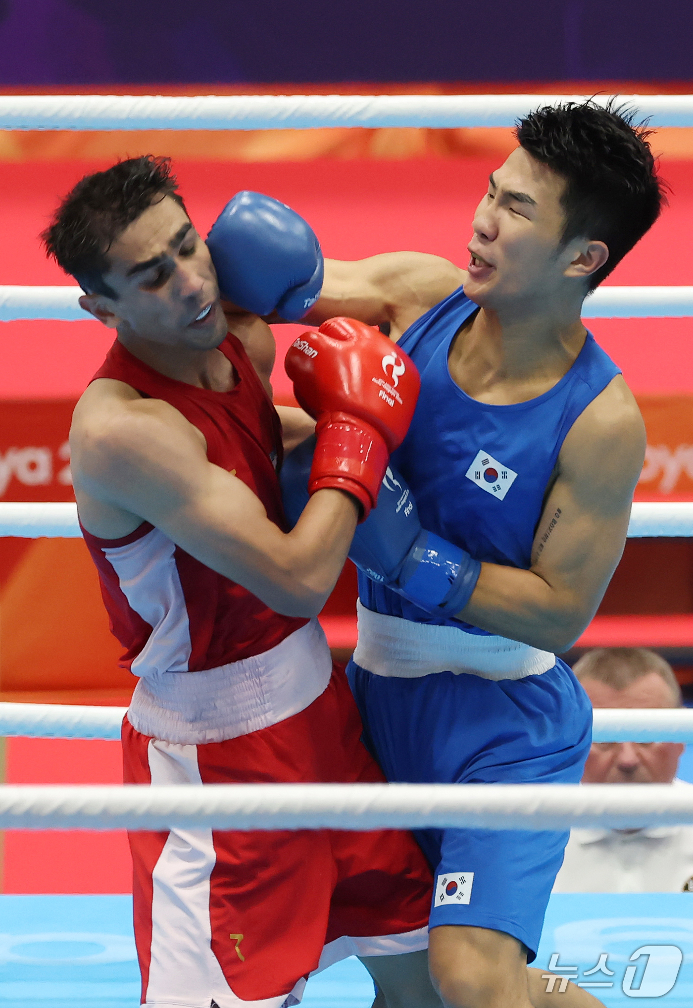 (니시오=뉴스1) 김민지 기자 = 대한민국 장동환이 2일 일본 아이치현 니시오의 니시오 체육관에서 열린 2026 아이치·나고야 아시안게임 복싱 남자 60kg 결승전에서 우즈베키스탄 …