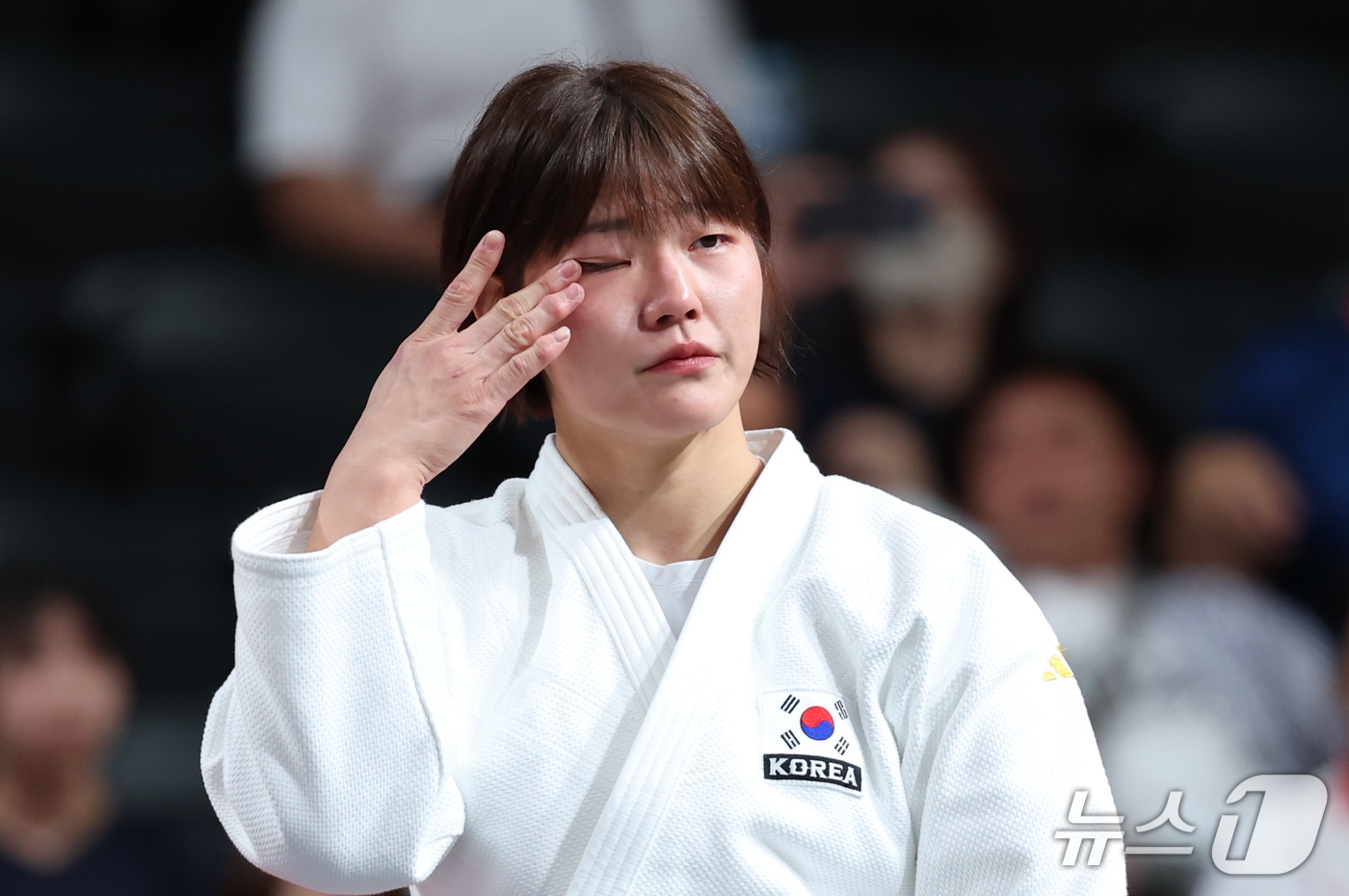 (나고야=뉴스1) 안은나 기자 = 대한민국 김민주가 2일 일본 아이치 인터내셔널 아레나에서 열린 2026 아이치·나고야 아시안게임 유도 여자 -78kg급 시상식에서 눈물을 흘리고 …