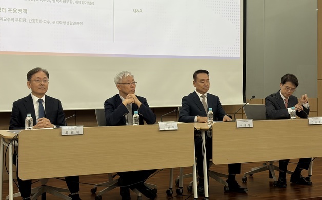 서울대 총장 예비후보 4인 정책토론회…재정·국제화 놓고 공방