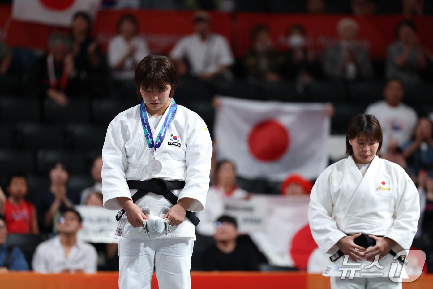 (나고야=뉴스1) 안은나 기자 = 대한민국 김민주가 2일 일본 아이치 인터내셔널 아레나에서 열린 2026 아이치·나고야 아시안게임 유도 여자 -78kg급 시상식에서 은메달을 목에 …