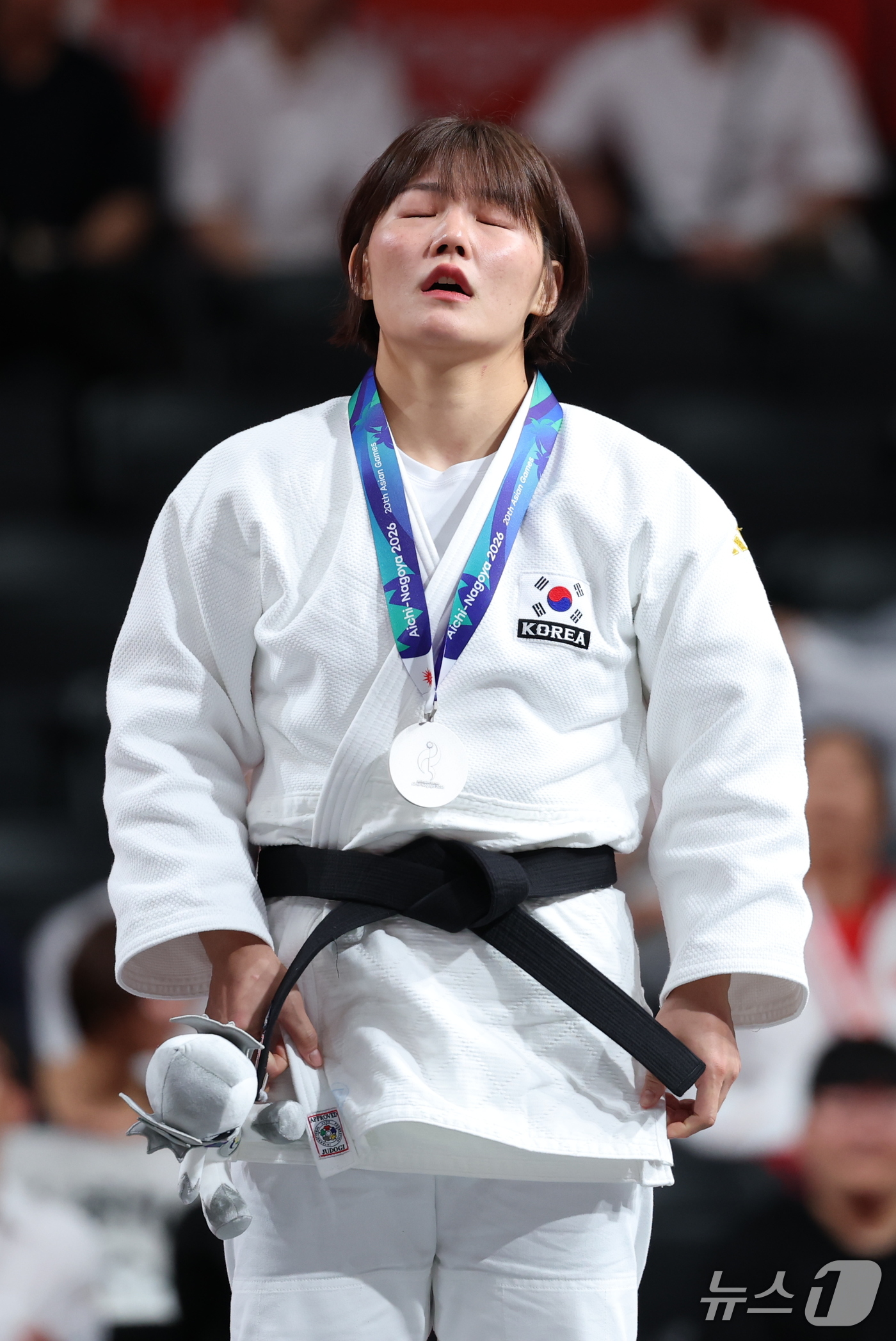 (나고야=뉴스1) 안은나 기자 = 대한민국 김민주가 2일 일본 아이치 인터내셔널 아레나에서 열린 2026 아이치·나고야 아시안게임 유도 여자 -78kg급 시상식에서 은메달을 목에 …