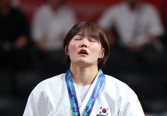 포디움 오른 김민주, 값진 은메달