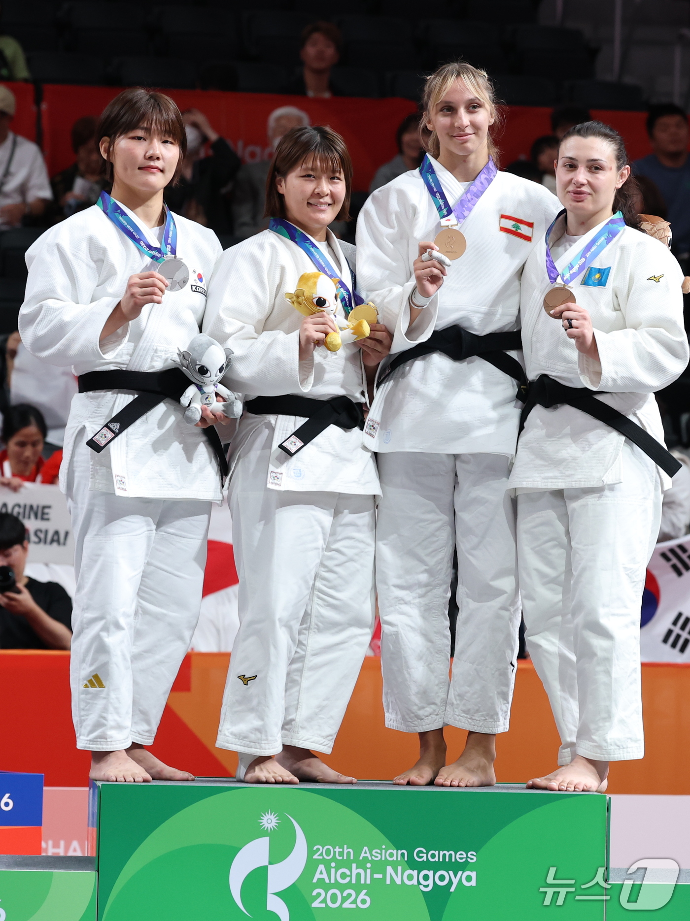 (나고야=뉴스1) 안은나 기자 = 대한민국 김민주가 2일 일본 아이치 인터내셔널 아레나에서 열린 2026 아이치·나고야 아시안게임 유도 여자 -78kg급 시상식에서 은메달을 목에 …