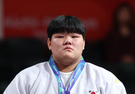 은메달 목에 건 이현지